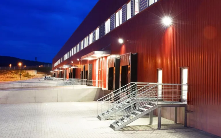 解释瓦特与流明、流明与勒克斯、坎德拉与流明的关系