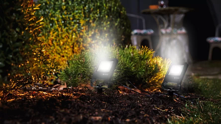 garden and yard outdoor led flood lighting
