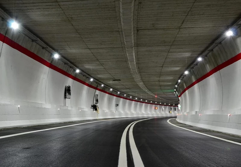 iluminação led para túneis urbanos