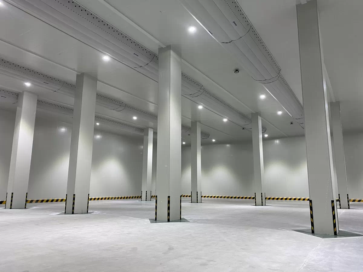 large walk in cooler lighting