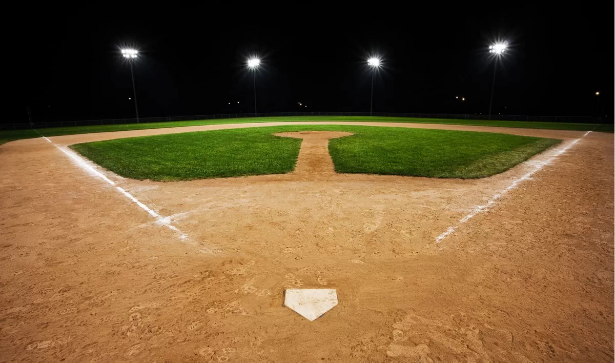 Iluminación LED para campos de béisbol