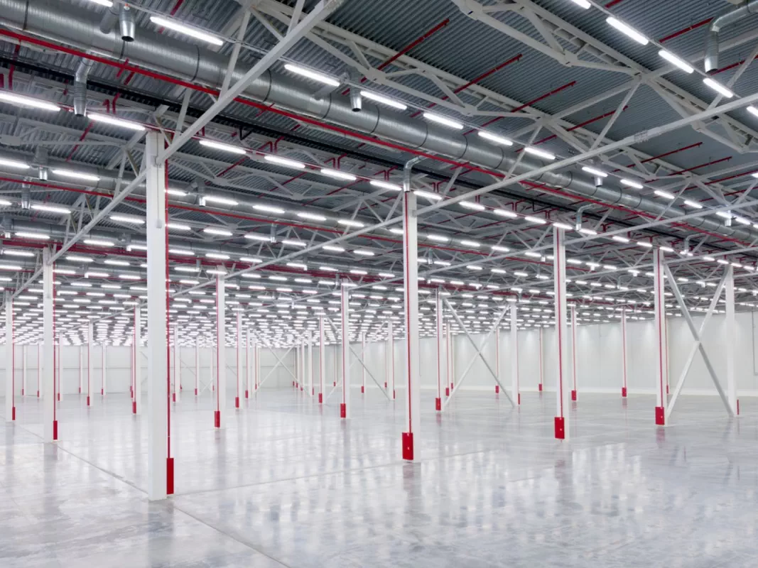 高い湾の線形導かれた照明