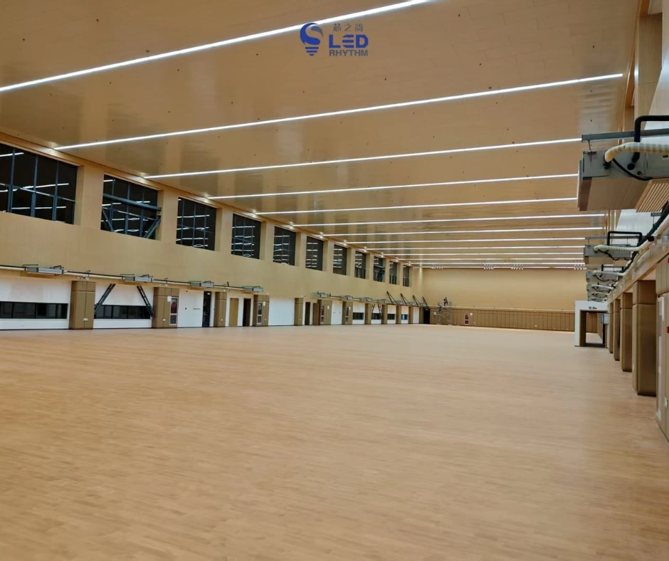 屋内スポーツ用直線型ハイベイLED照明