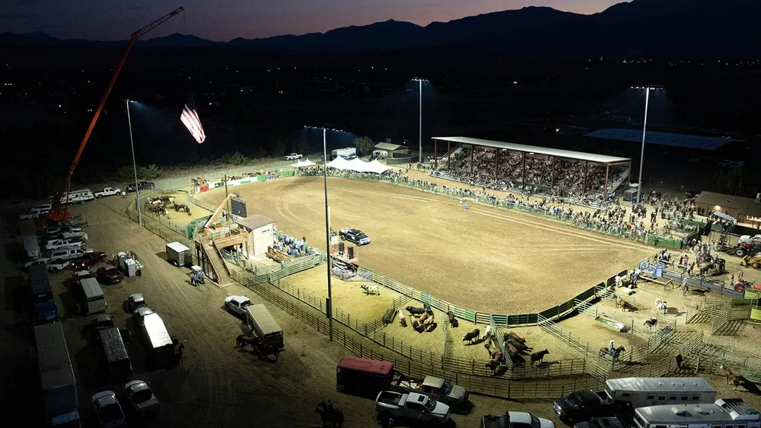 屋外の導かれた馬の競技場ライト