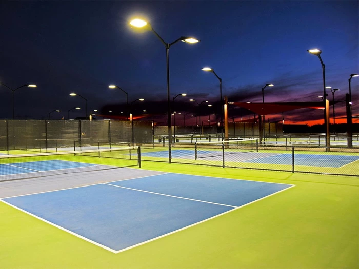 屋外ピックルボールコート照明レイアウト