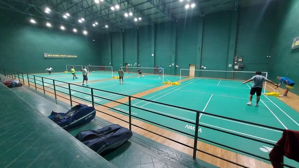 バドミントンコート照明配置